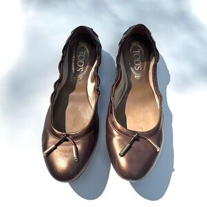Tod's Metallic Bronze Leather Bow Scrunch Ballet Flats